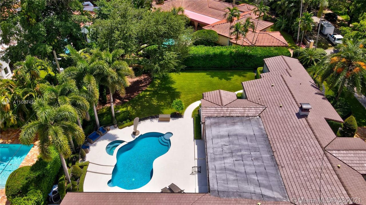Recently Sold: $3,075,000 (5 beds, 4 baths, 4142 Square Feet)