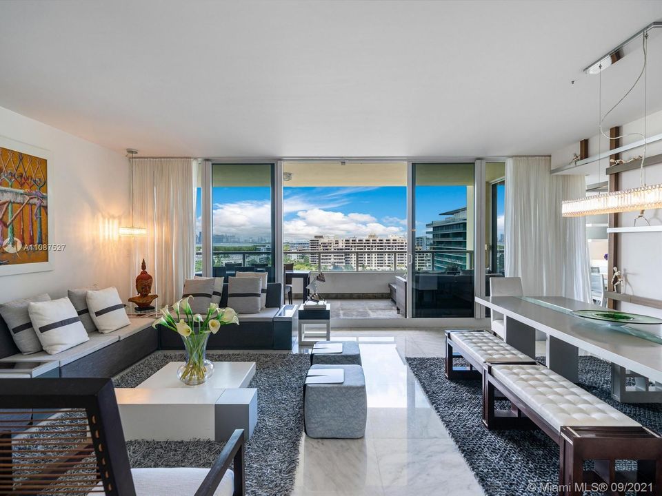 Recently Sold: $3,950,000 (3 beds, 4 baths, 2840 Square Feet)