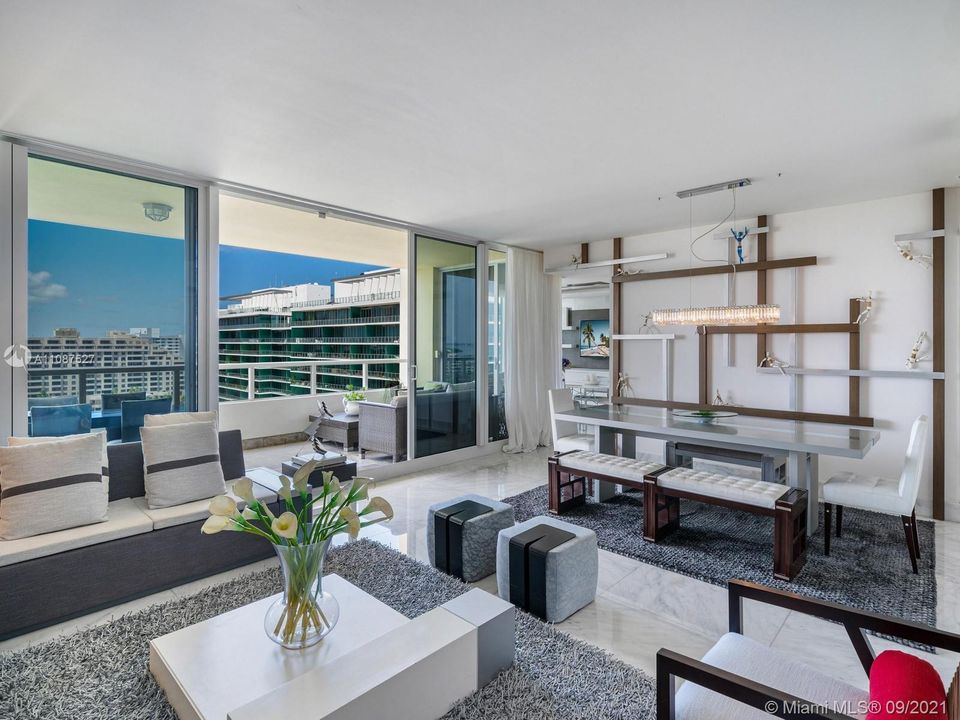 Recently Sold: $3,950,000 (3 beds, 4 baths, 2840 Square Feet)