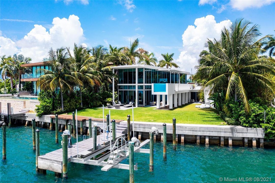 Recently Sold: $18,900,000 (4 beds, 5 baths, 5330 Square Feet)