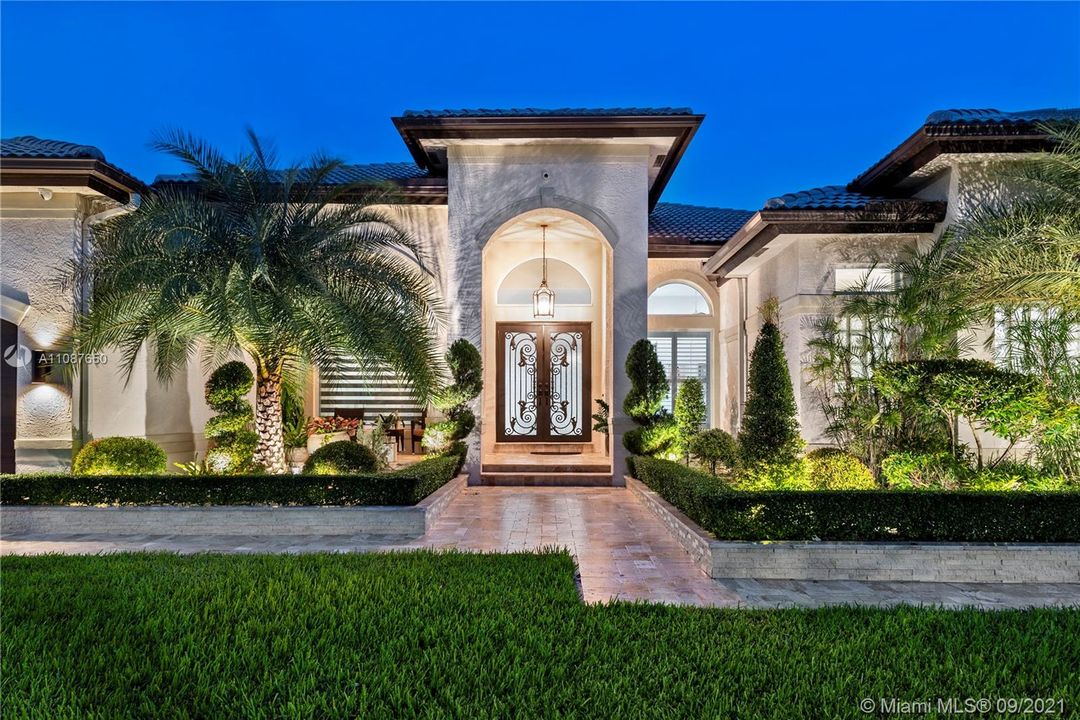 Recently Sold: $1,450,000 (5 beds, 4 baths, 3766 Square Feet)