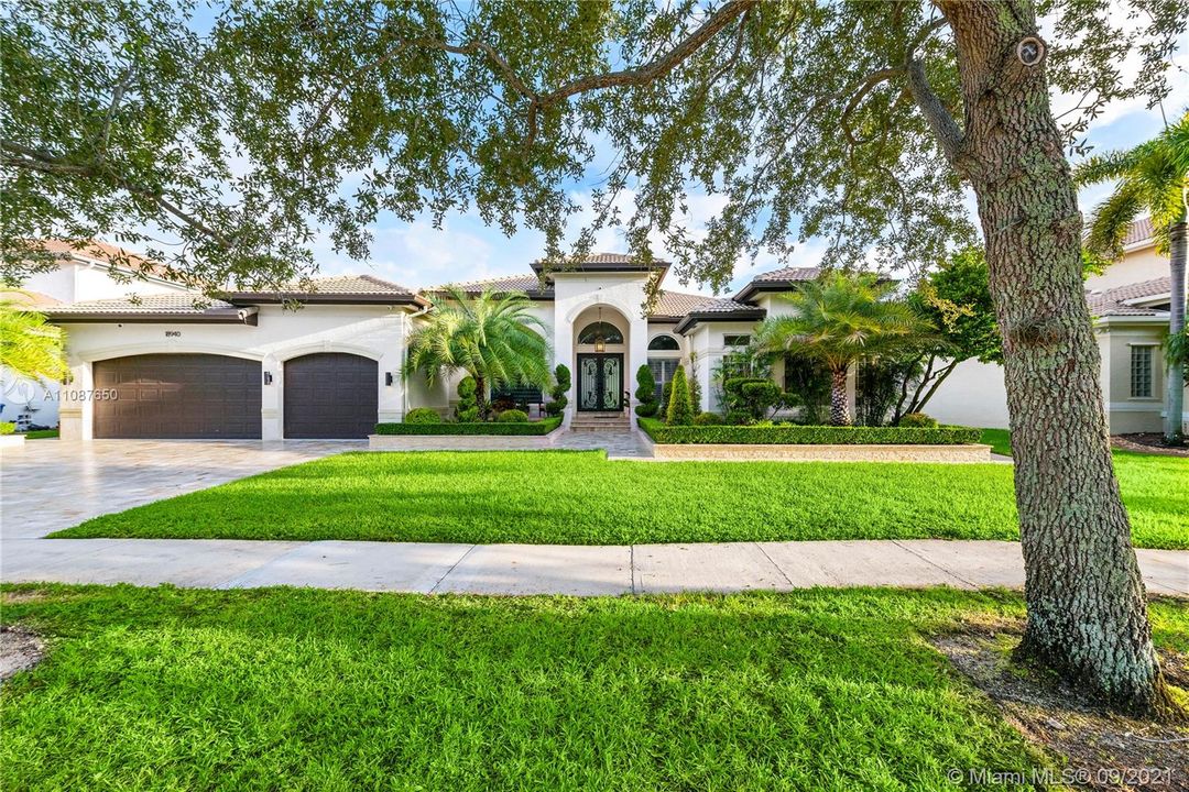 Recently Sold: $1,450,000 (5 beds, 4 baths, 3766 Square Feet)