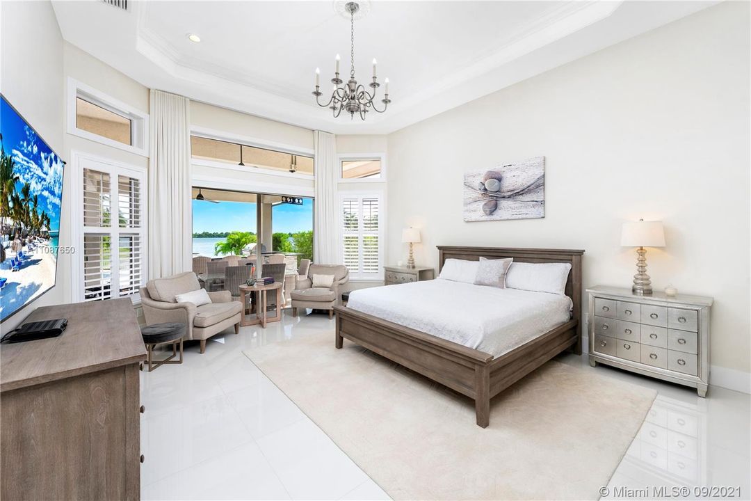 Recently Sold: $1,450,000 (5 beds, 4 baths, 3766 Square Feet)