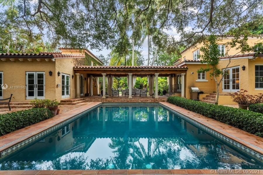 Recently Sold: $3,525,000 (6 beds, 5 baths, 4280 Square Feet)