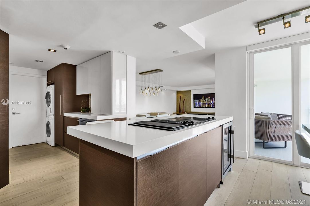 Recently Sold: $1,299,000 (2 beds, 2 baths, 1496 Square Feet)