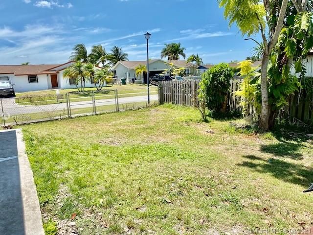 Recently Sold: $310,000 (3 beds, 2 baths, 1713 Square Feet)