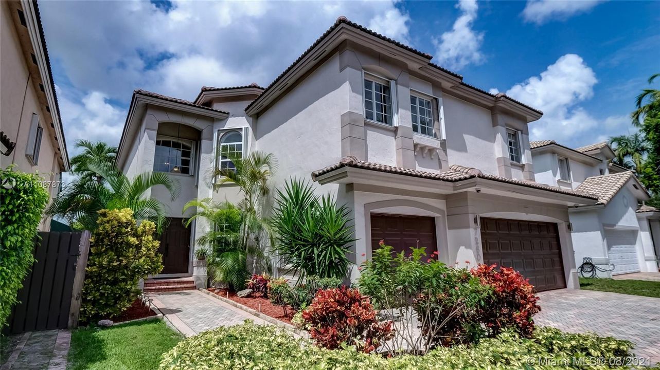 Recently Sold: $1,087,000 (5 beds, 4 baths, 3052 Square Feet)