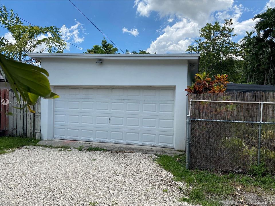 Access to garage from ally.