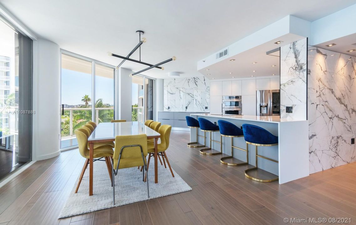 Recently Sold: $895,000 (2 beds, 2 baths, 2120 Square Feet)