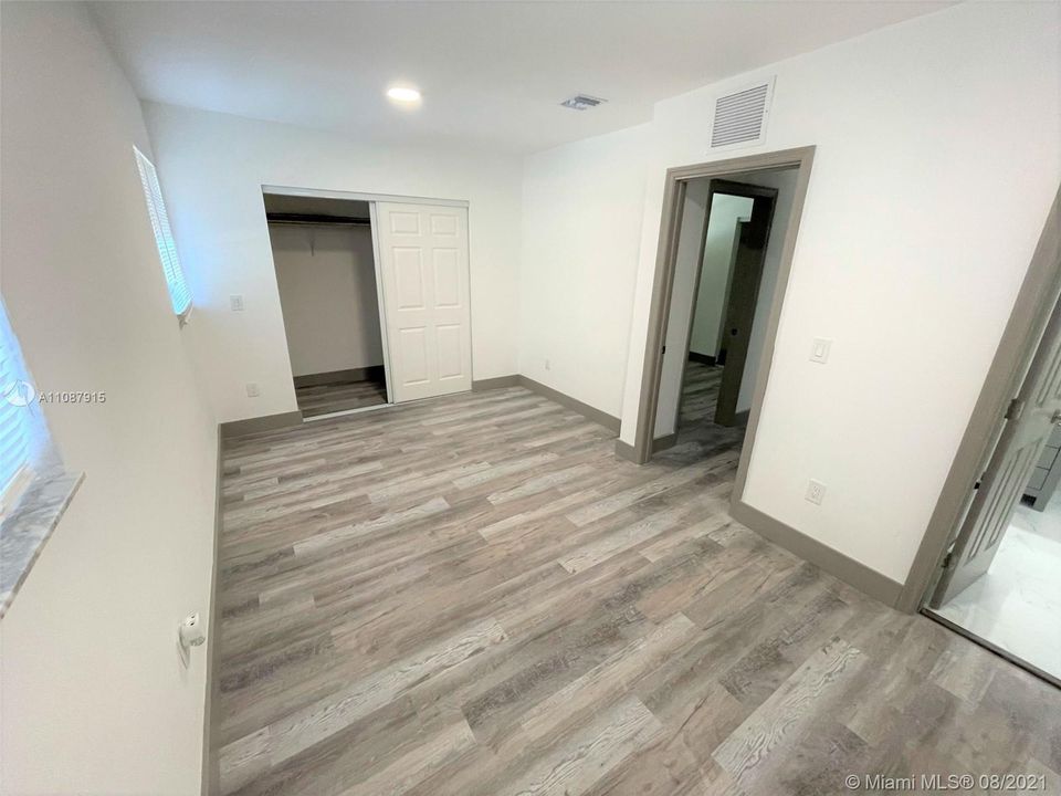 Recently Sold: $550,000 (4 beds, 2 baths, 2352 Square Feet)