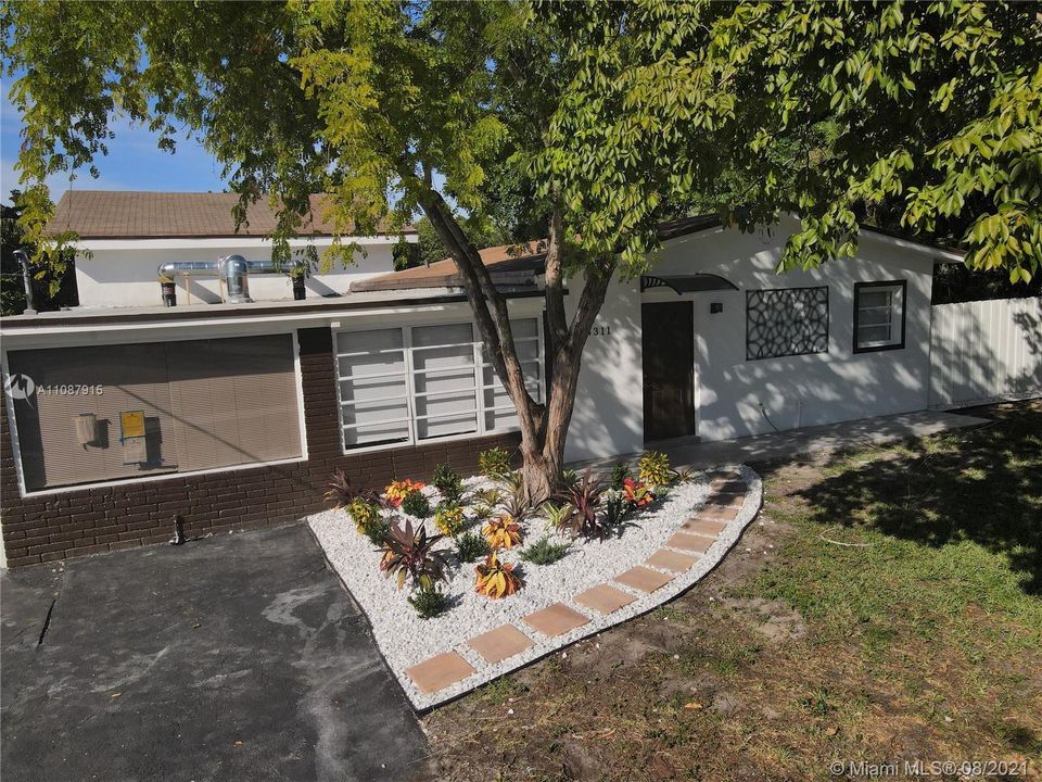 Recently Sold: $550,000 (4 beds, 2 baths, 2352 Square Feet)