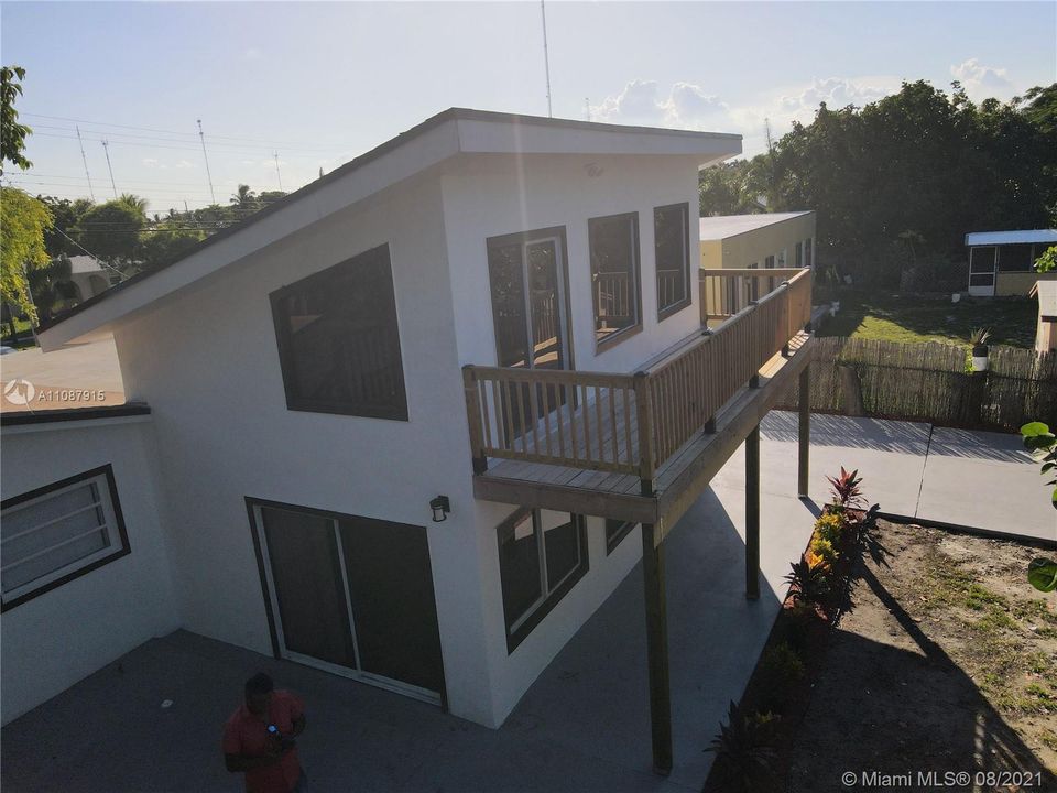 Recently Sold: $550,000 (4 beds, 2 baths, 2352 Square Feet)