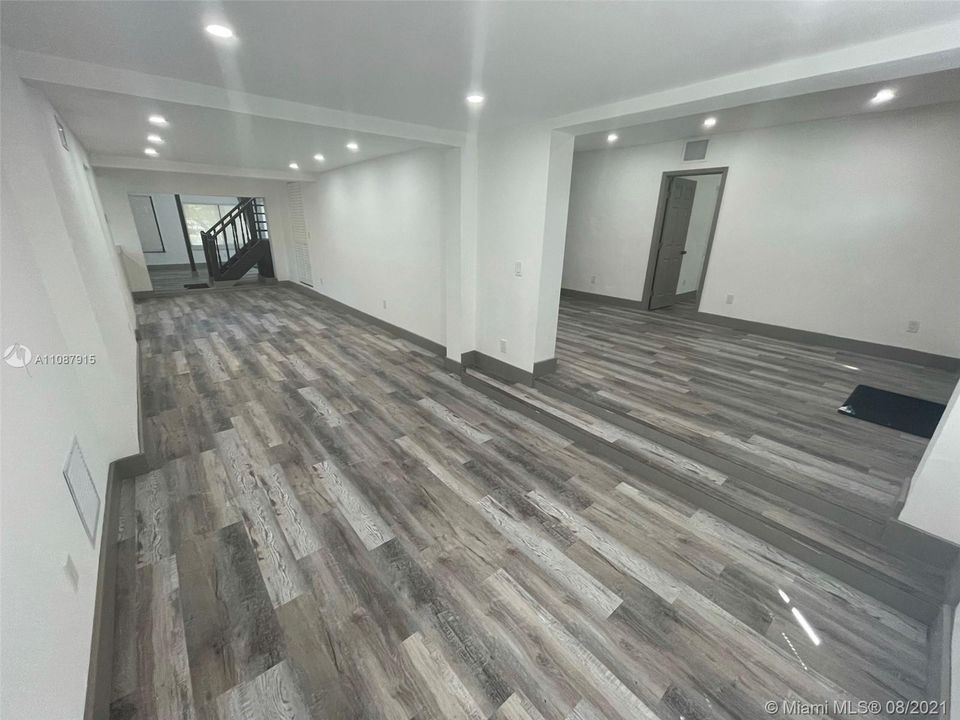 Recently Sold: $550,000 (4 beds, 2 baths, 2352 Square Feet)