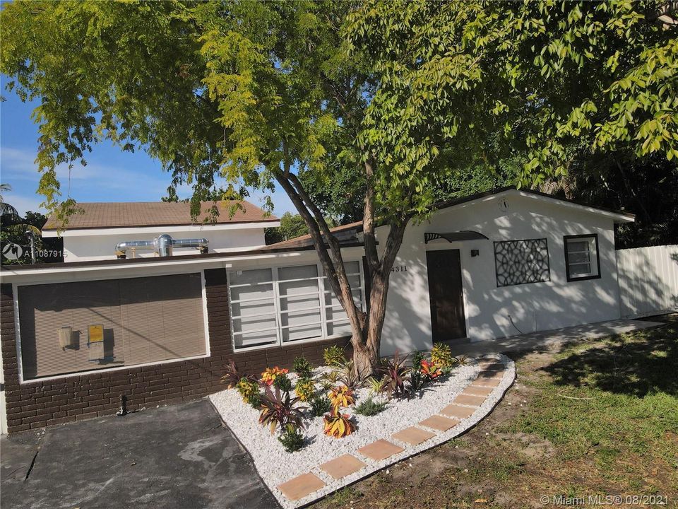 Recently Sold: $550,000 (4 beds, 2 baths, 2352 Square Feet)