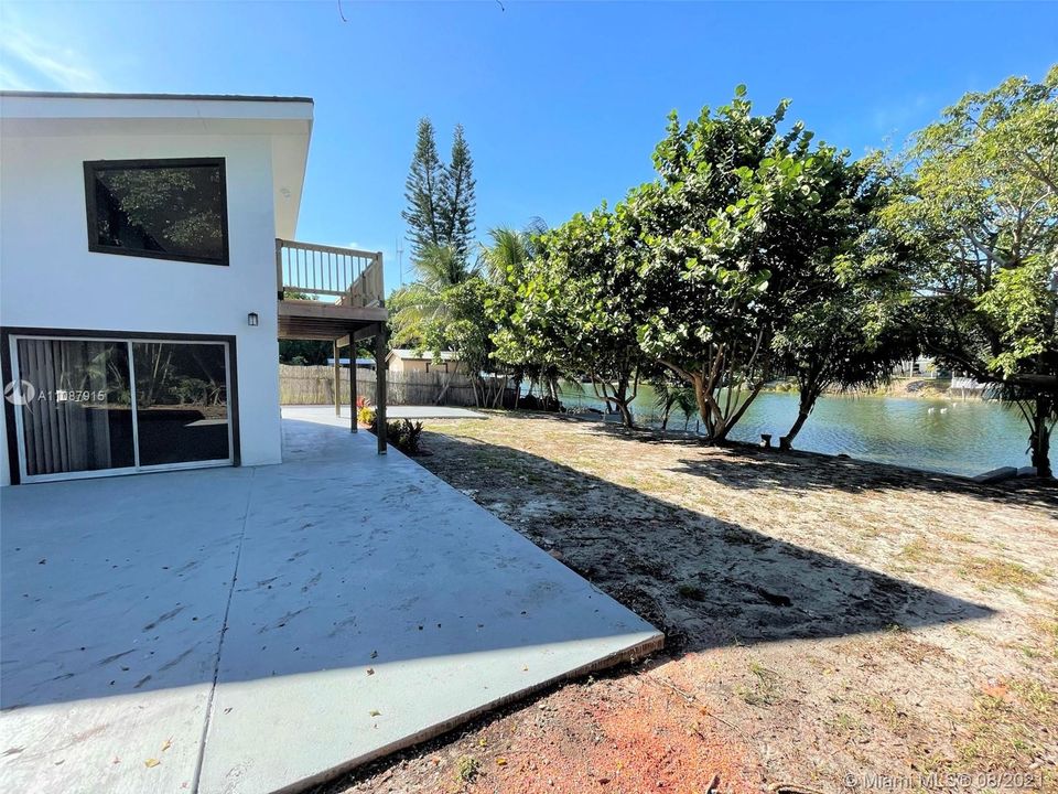 Recently Sold: $550,000 (4 beds, 2 baths, 2352 Square Feet)
