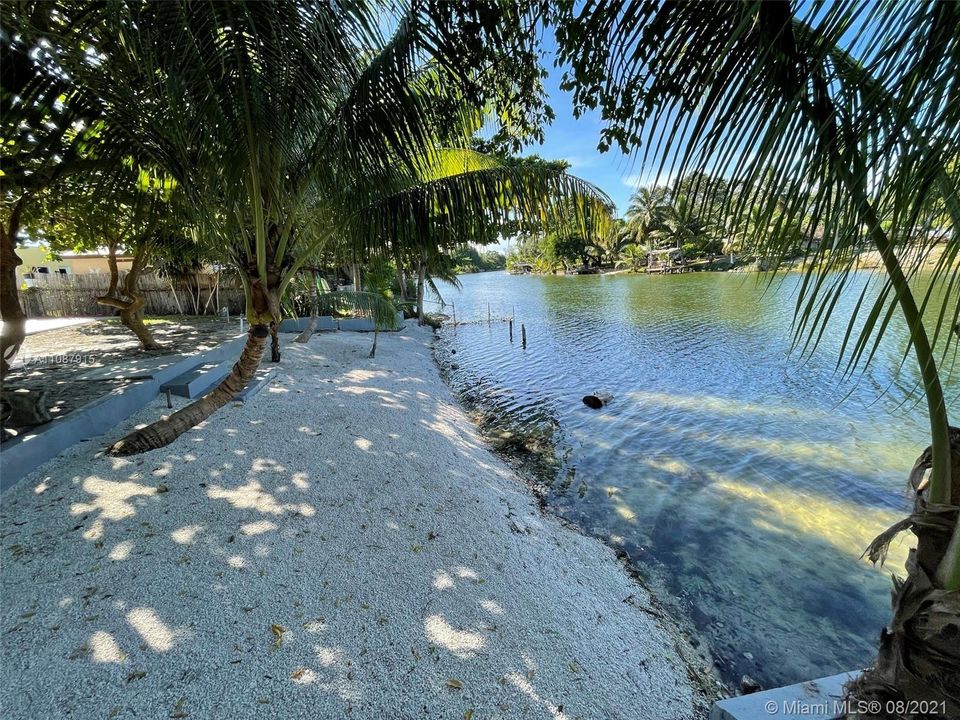 Recently Sold: $550,000 (4 beds, 2 baths, 2352 Square Feet)