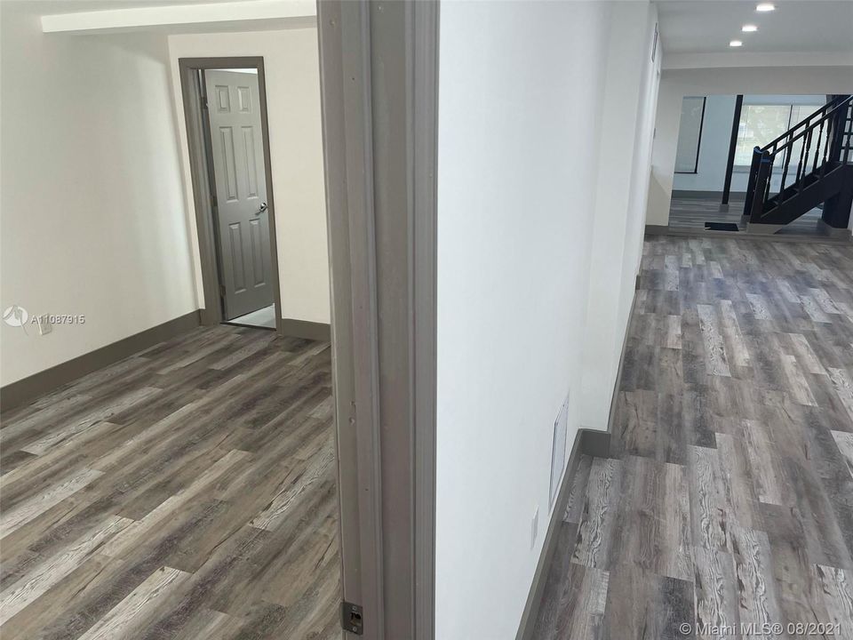 Recently Sold: $550,000 (4 beds, 2 baths, 2352 Square Feet)