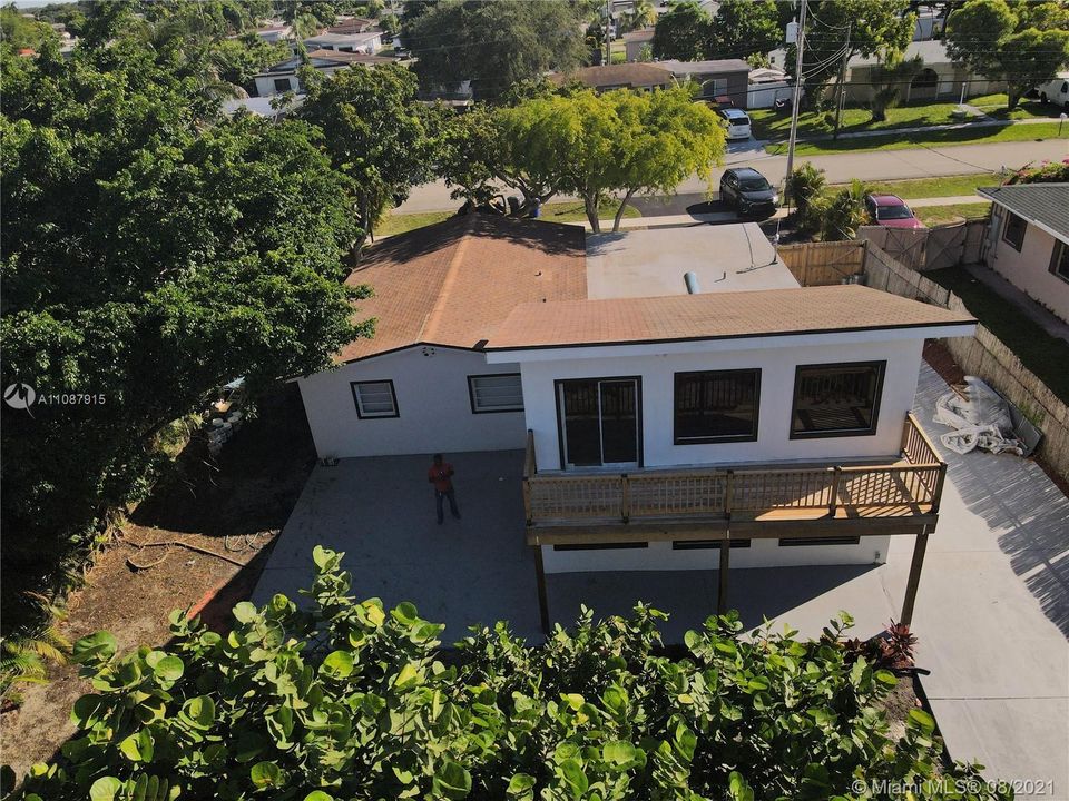 Recently Sold: $550,000 (4 beds, 2 baths, 2352 Square Feet)