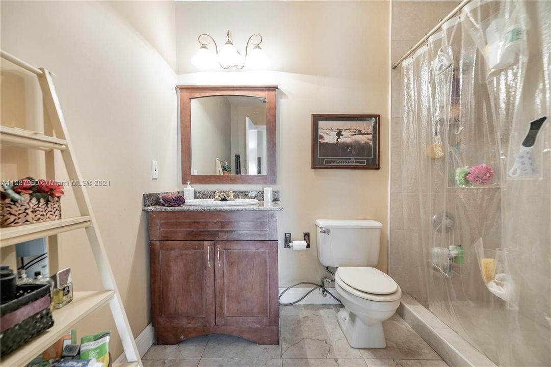 最近售出: $899,000 (4 贝兹, 3 浴室, 2967 平方英尺)