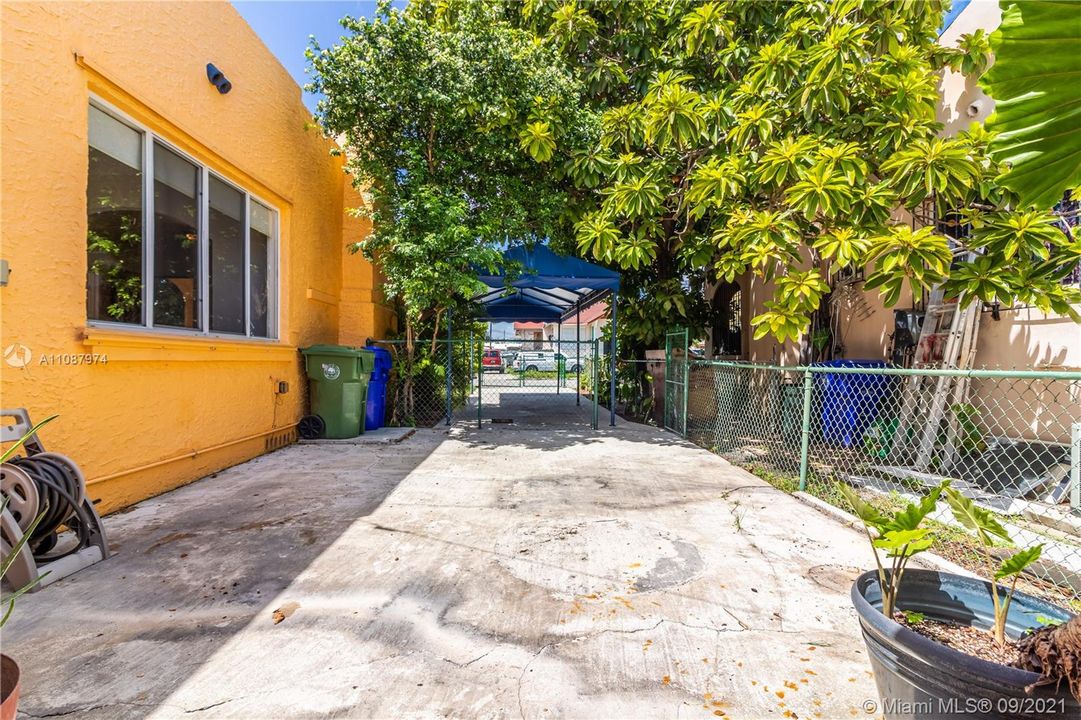 Recently Sold: $465,000 (3 beds, 2 baths, 1542 Square Feet)