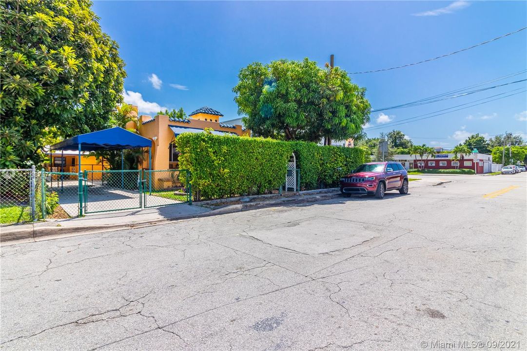 Recently Sold: $465,000 (3 beds, 2 baths, 1542 Square Feet)