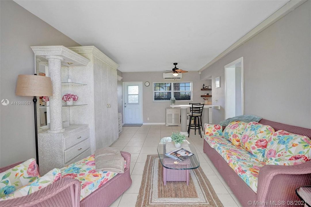 Vendido Recientemente: $250,000 (1 camas, 1 baños, 850 Pies cuadrados)