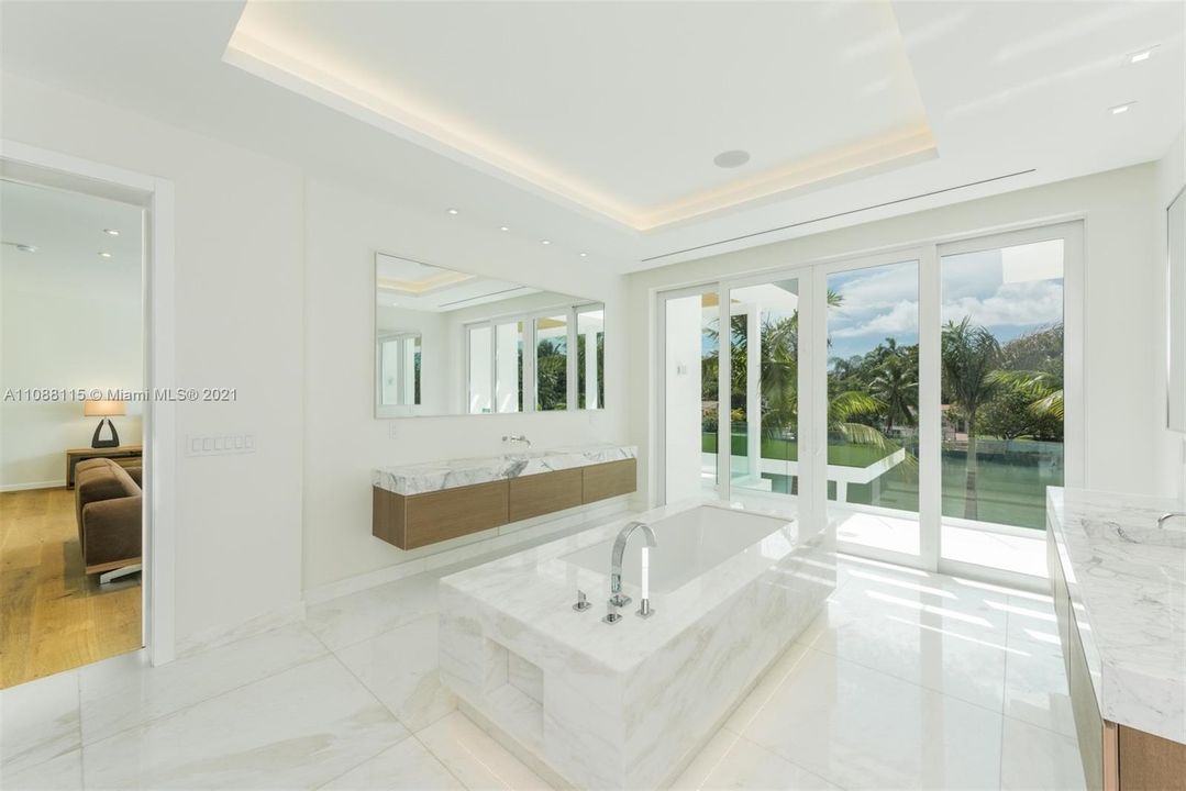 Недавно арендовано: $63,000 (5 спален, 5 ванн, 5411 Квадратных фут)