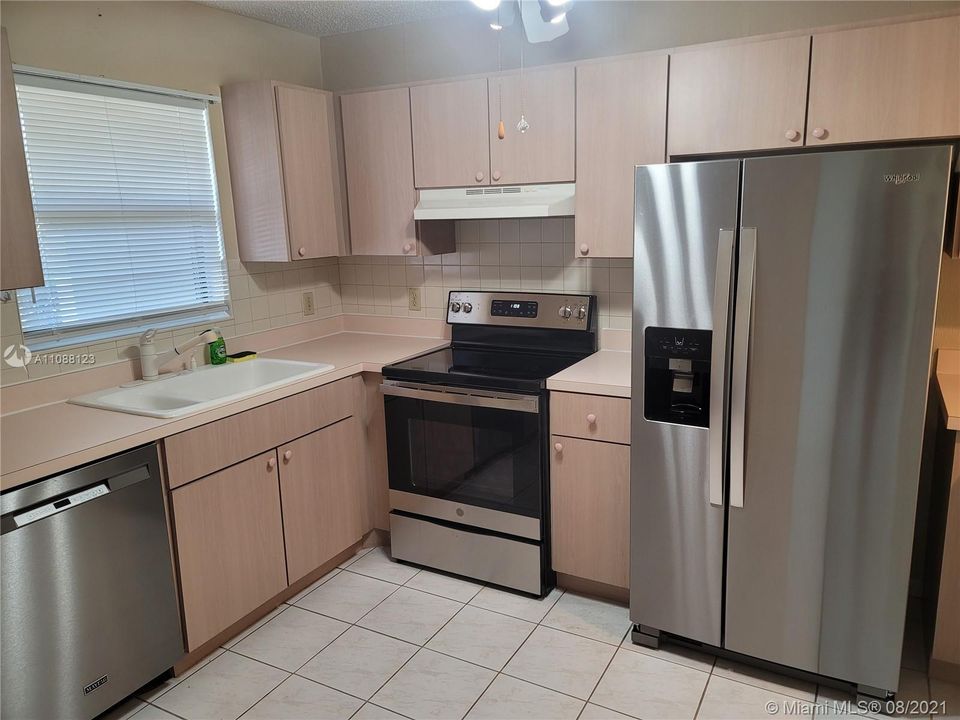 Recently Rented: $1,550 (2 beds, 2 baths, 1251 Square Feet)