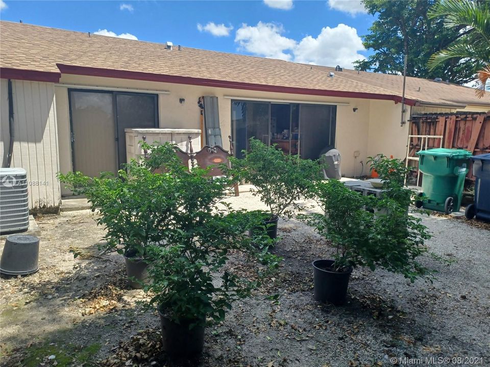 Recently Sold: $280,000 (3 beds, 2 baths, 1295 Square Feet)