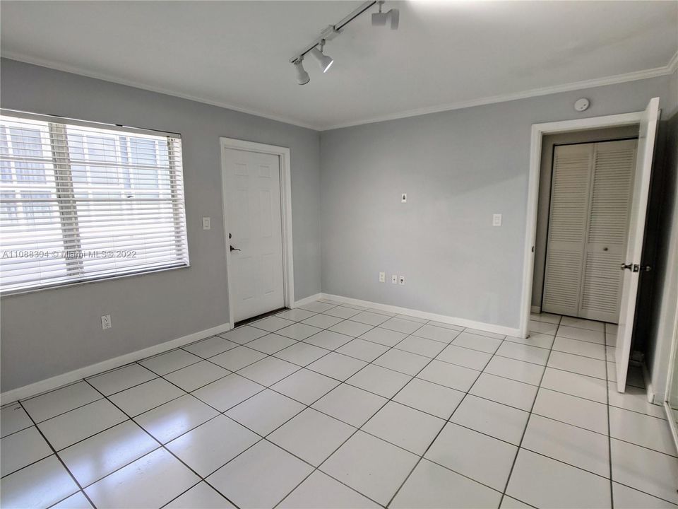 Recently Sold: $330,000 (1 beds, 1 baths, 665 Square Feet)