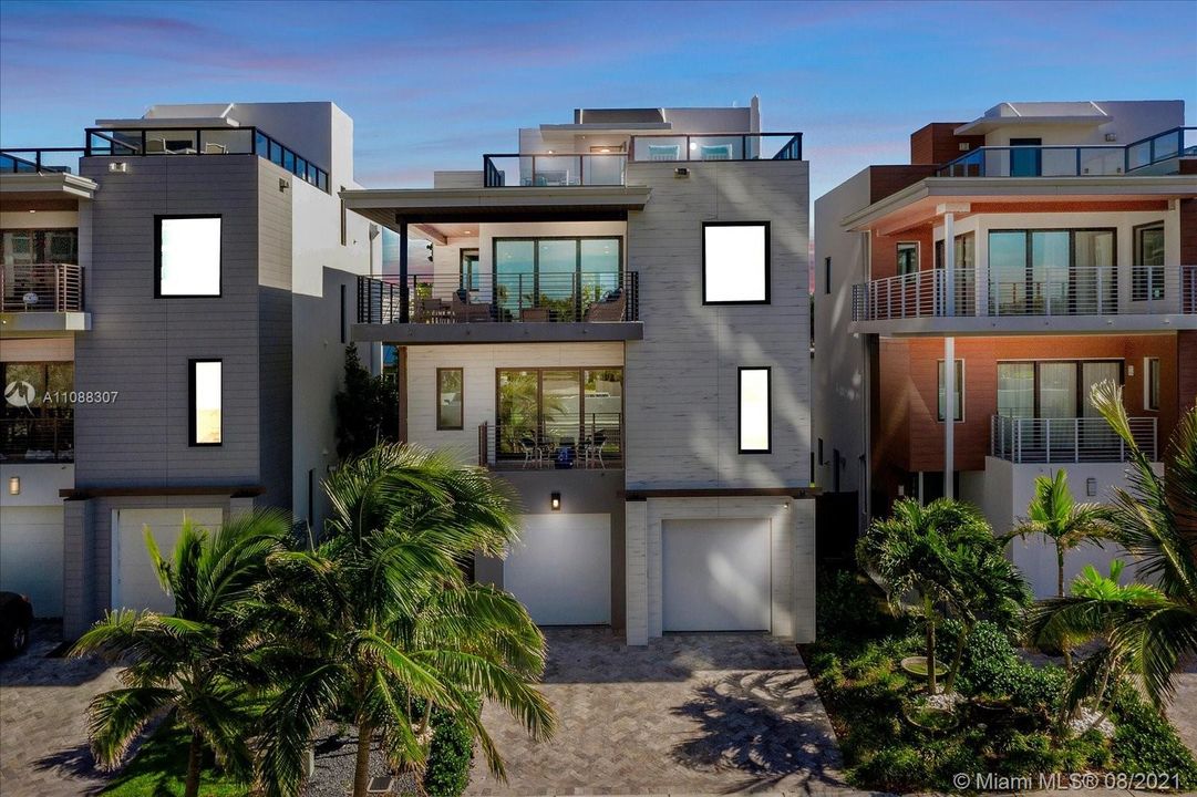 Recently Sold: $1,895,000 (3 beds, 3 baths, 2736 Square Feet)