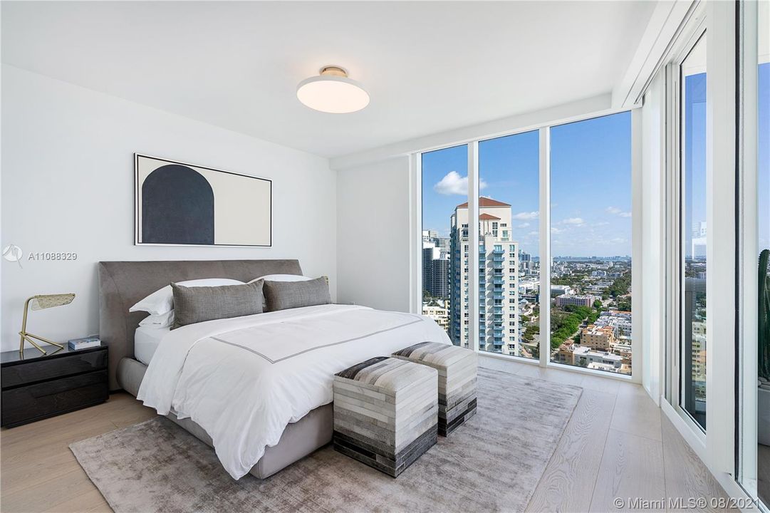 Recently Sold: $6,150,000 (3 beds, 3 baths, 2190 Square Feet)