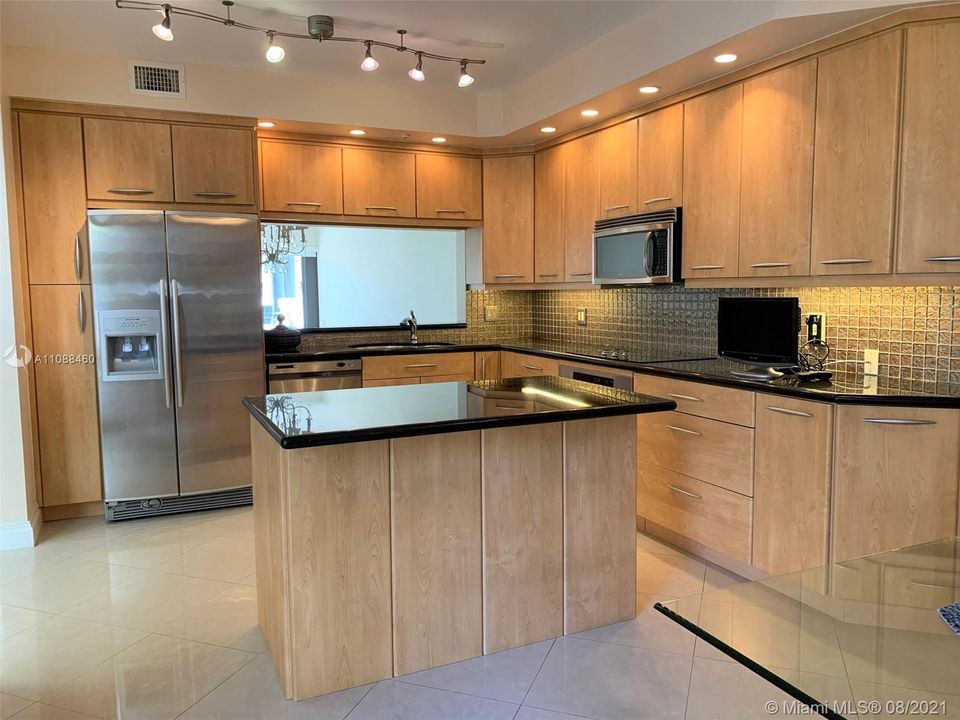 Recently Sold: $799,000 (2 beds, 2 baths, 2396 Square Feet)