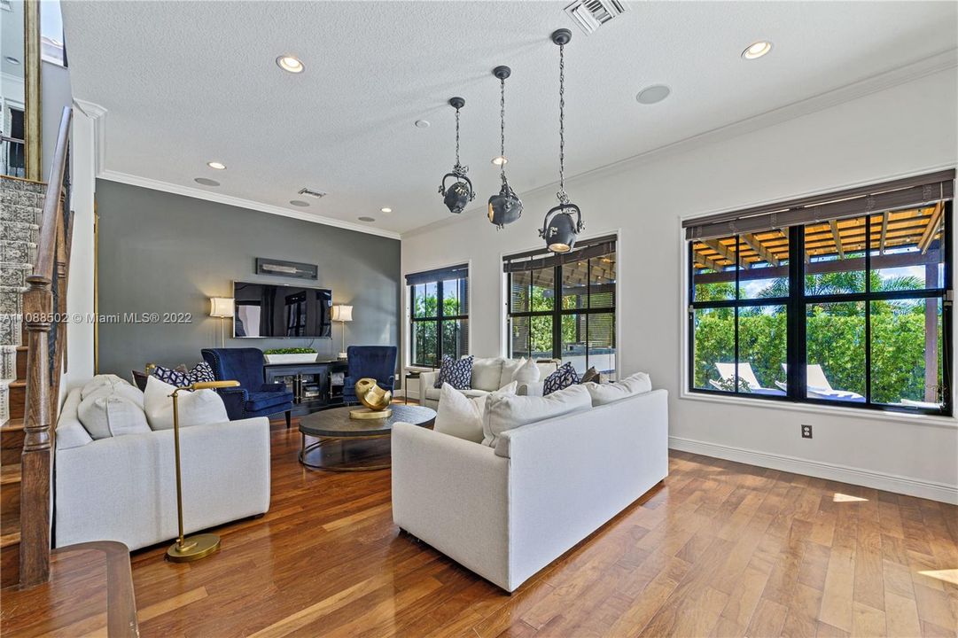 Недавно арендовано: $17,000 (5 спален, 5 ванн, 4110 Квадратных фут)