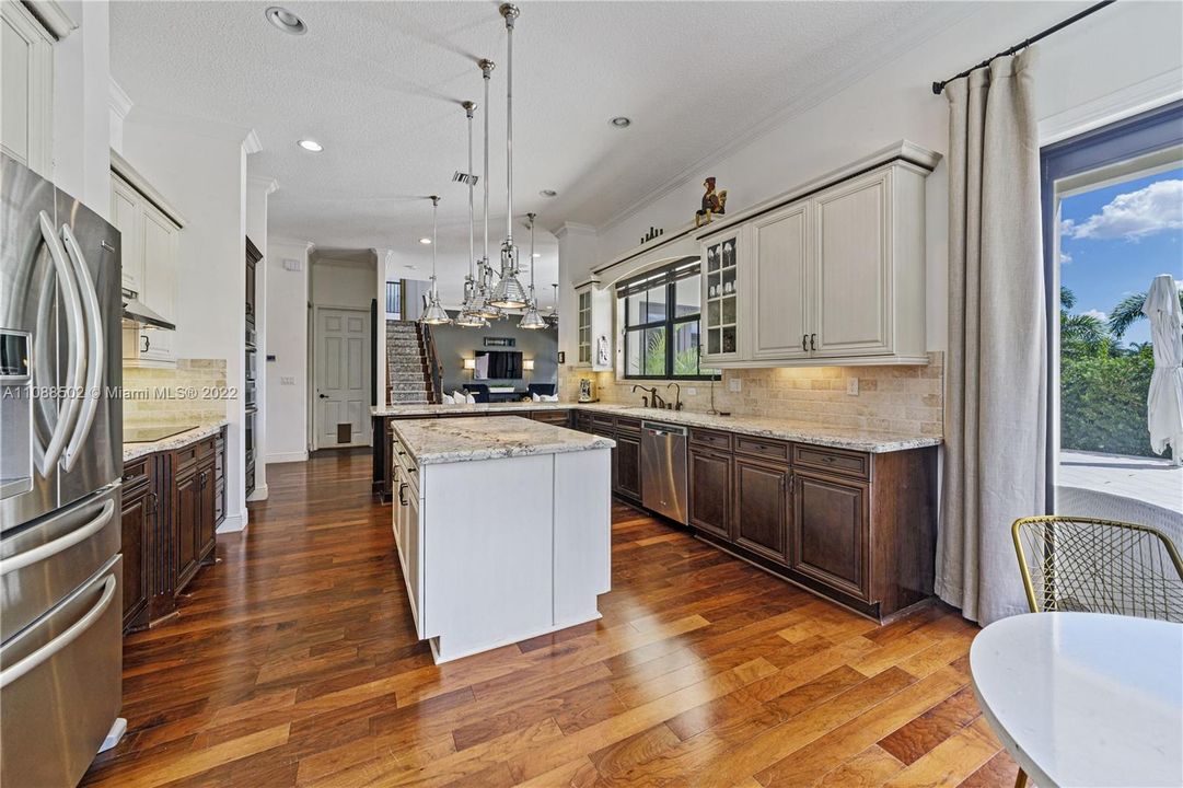 Недавно арендовано: $17,000 (5 спален, 5 ванн, 4110 Квадратных фут)