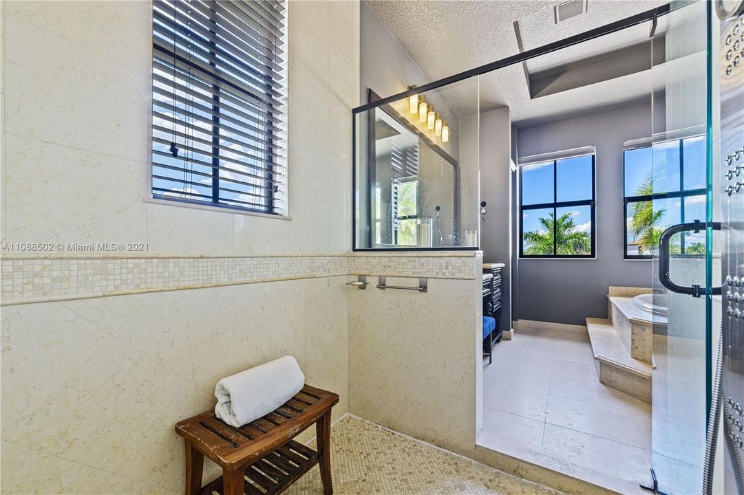 Недавно арендовано: $17,000 (5 спален, 5 ванн, 4110 Квадратных фут)