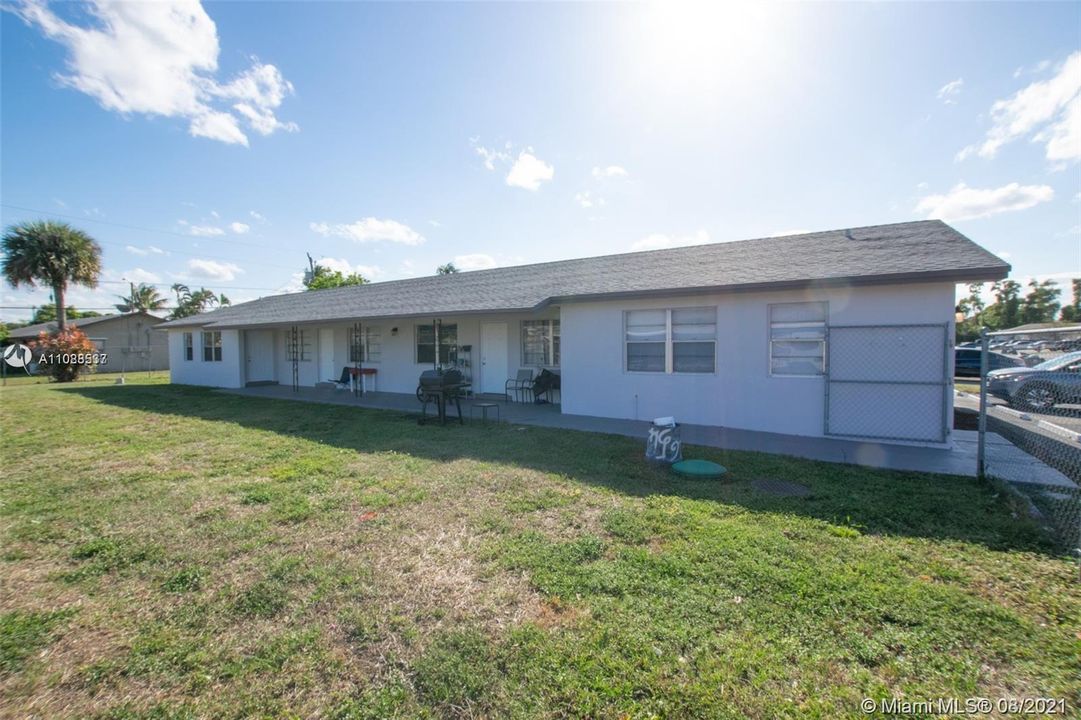 最近租的: $1,400 (2 贝兹, 1 浴室, 2677 平方英尺)