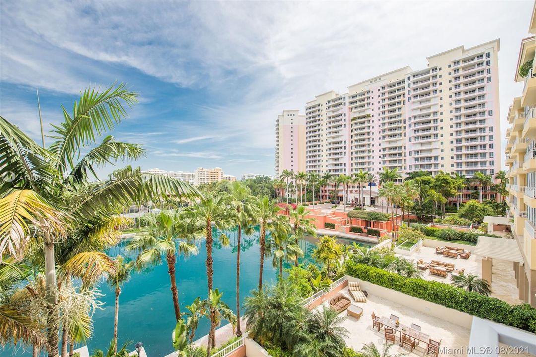 Recently Sold: $2,600,000 (3 beds, 4 baths, 3091 Square Feet)
