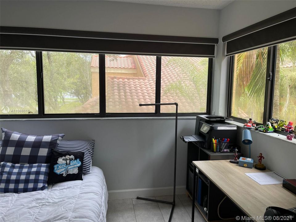 Vendido Recientemente: $299,000 (2 camas, 2 baños, 1240 Pies cuadrados)