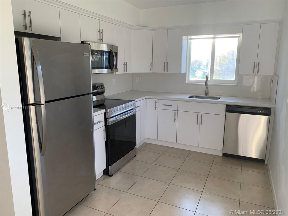 Recently Rented: $1,600 (2 beds, 2 baths, 2887 Square Feet)