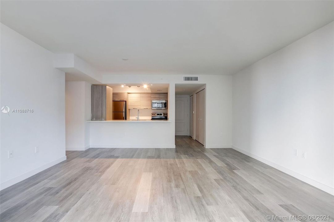 Recently Rented: $2,413 (1 beds, 1 baths, 860 Square Feet)