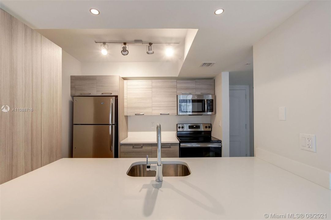 Recently Rented: $2,413 (1 beds, 1 baths, 860 Square Feet)