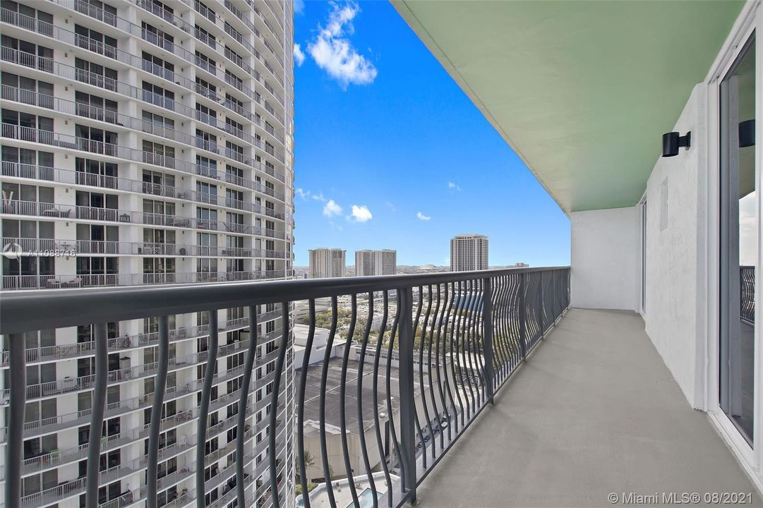 Recently Rented: $2,413 (1 beds, 1 baths, 860 Square Feet)