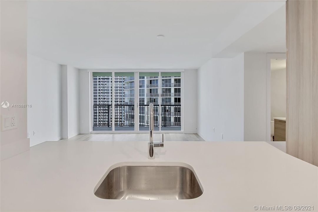 Recently Rented: $2,413 (1 beds, 1 baths, 860 Square Feet)