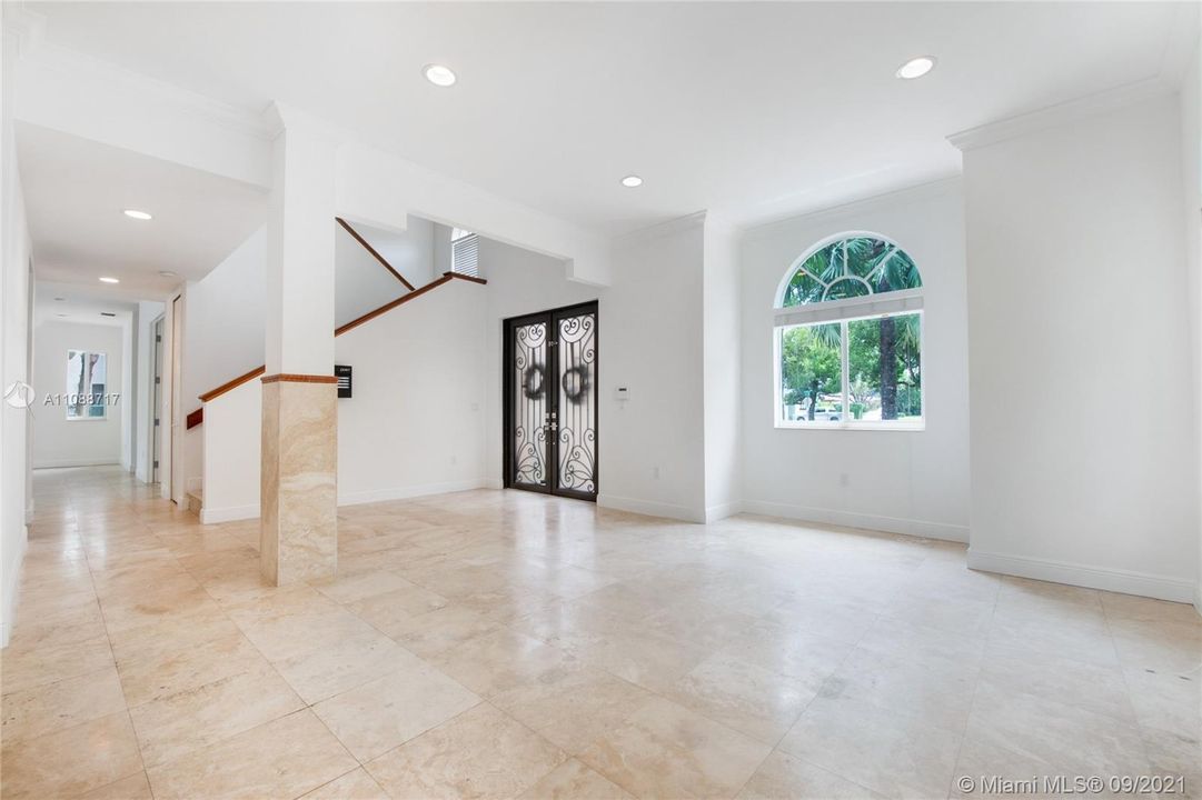 Recently Sold: $1,299,000 (4 beds, 4 baths, 2993 Square Feet)