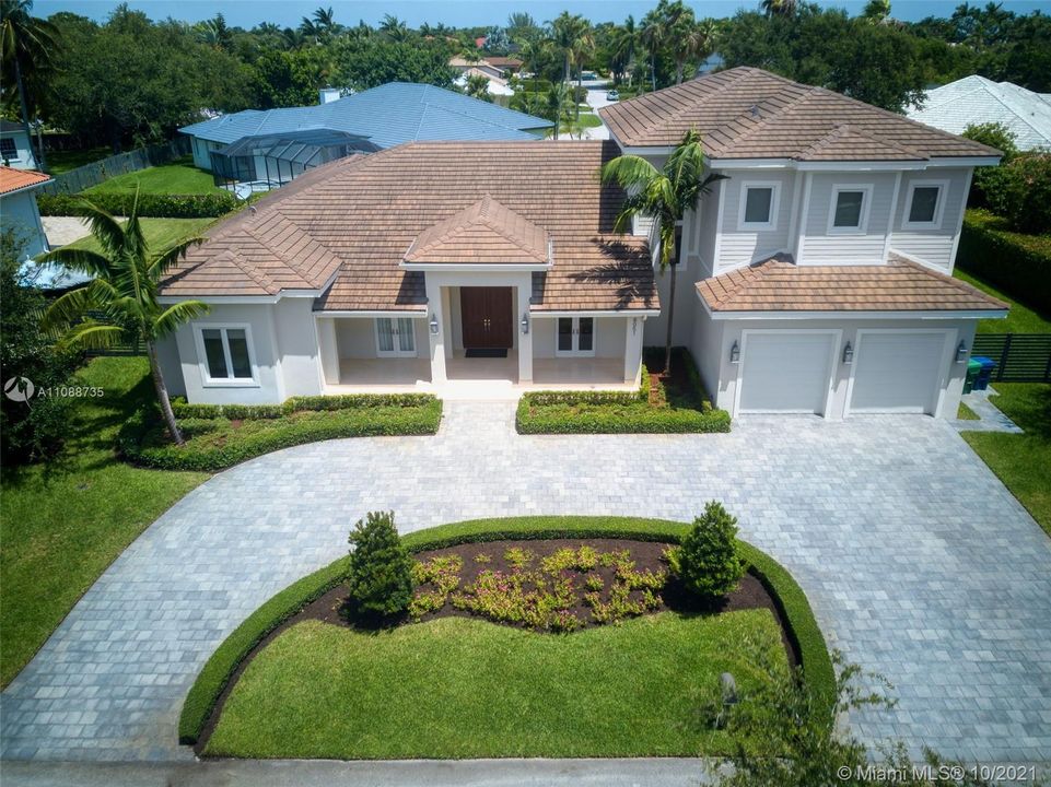 Recently Sold: $2,300,000 (4 beds, 4 baths, 4648 Square Feet)