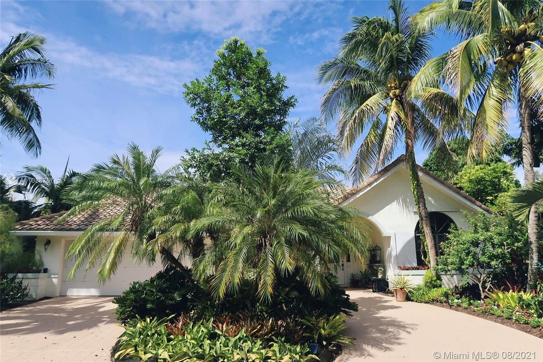 Recently Sold: $650,000 (5 beds, 3 baths, 2817 Square Feet)