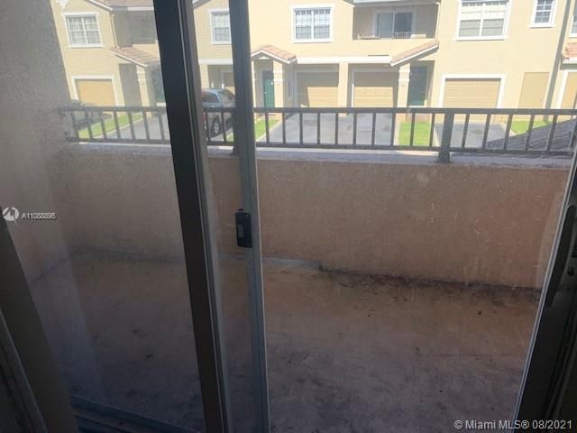 Recientemente alquilado: $1,375 (1 camas, 1 baños, 878 Pies cuadrados)