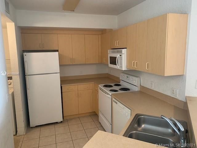 Recientemente alquilado: $1,375 (1 camas, 1 baños, 878 Pies cuadrados)