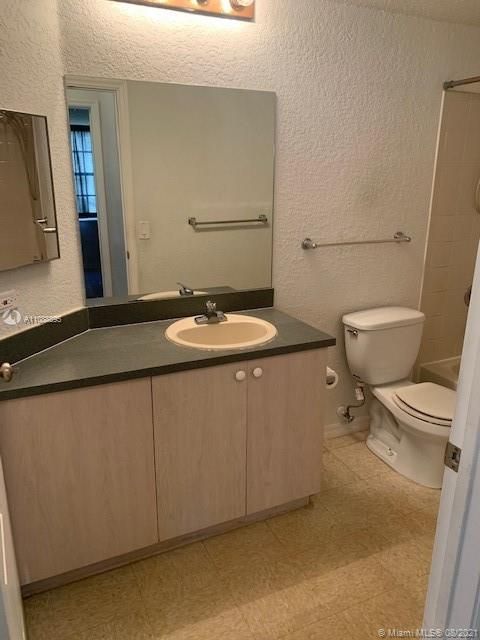 Recientemente alquilado: $1,375 (1 camas, 1 baños, 878 Pies cuadrados)